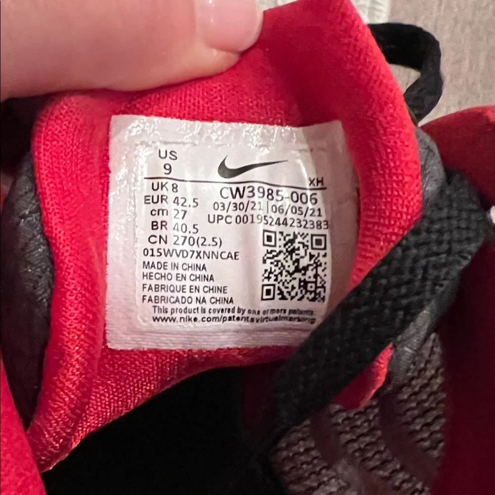 Nike Men Size 9 - Nike Kyrie Low 4 Bred Black/White/University Red - Picture 2 of 13